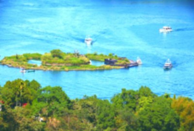 拉魯島